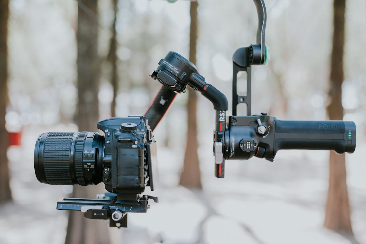 our-services-06 High-quality camera on a stabilizer setup in an outdoor natural setting.